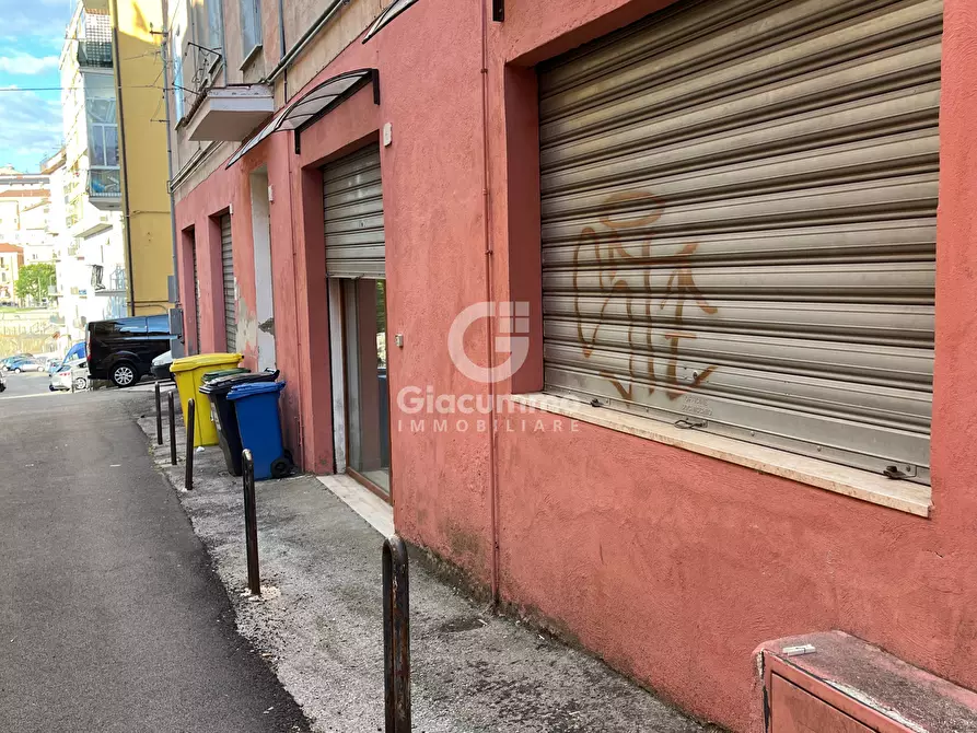 Immagine 2 di Locale commerciale in vendita  in Via Carlo Armellini 6 a Potenza