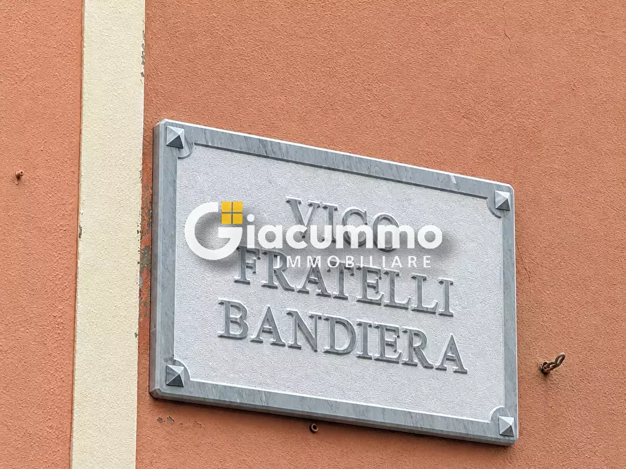 Immagine 14 di Locale commerciale in vendita  in Via Fratelli Bandiera 1 a Potenza