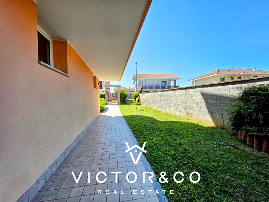 Immagine 30 di Quadrilocale in vendita  in Via Leopardi snc a Romentino