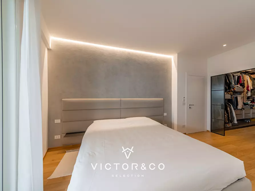 Immagine 21 di Attico in vendita  a Novara