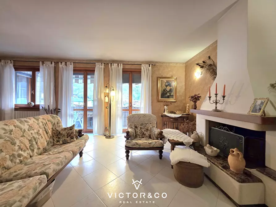 Immagine 2 di Quadrilocale in vendita  in Piazza Nobili de Toma 9 a Omegna