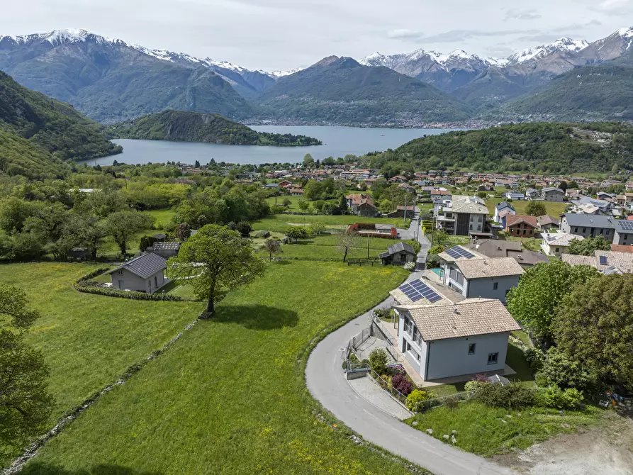 Immagine 5 di Villa in vendita  in Via Colombèe 11 a Colico