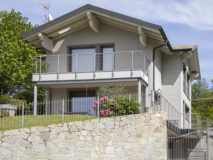 Immagine 23 di Villa in vendita  in Via Colombèe 11 a Colico