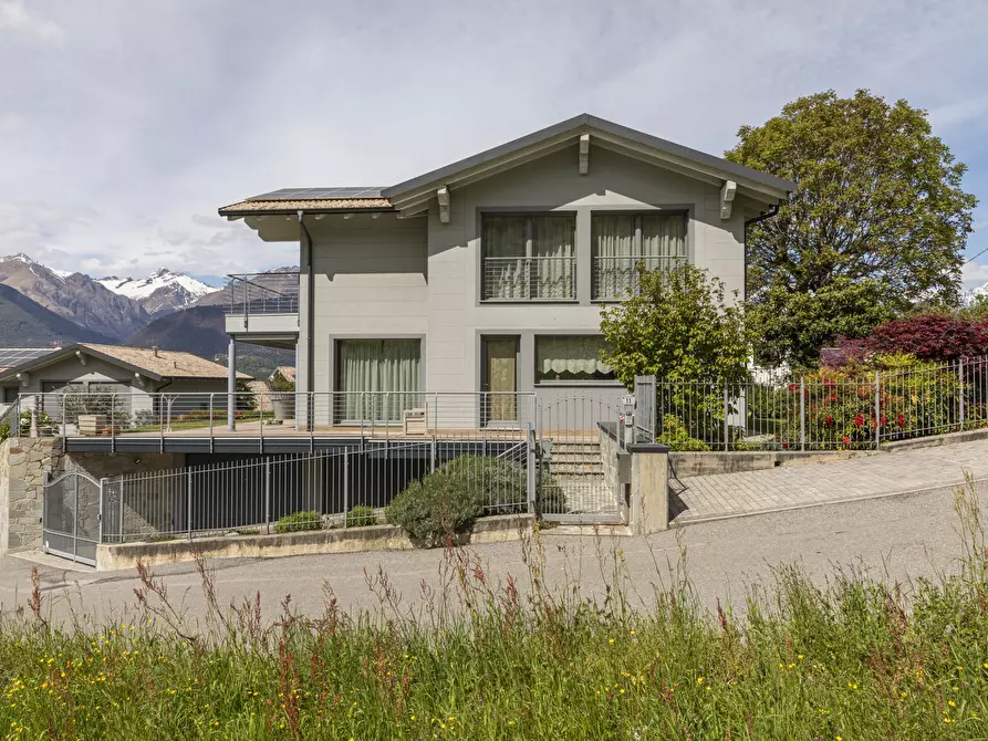 Immagine 17 di Villa in vendita  in Via Colombèe 11 a Colico