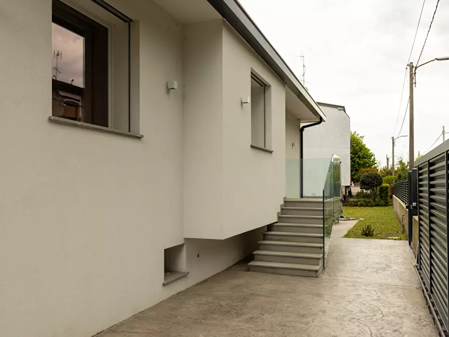 Immagine 47 di Villa in vendita  in Via Bruno Buozzi 16 a Sovico