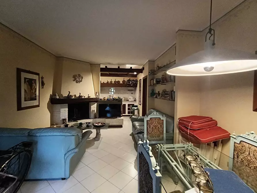 Immagine 10 di Trilocale in affitto  a Massa
