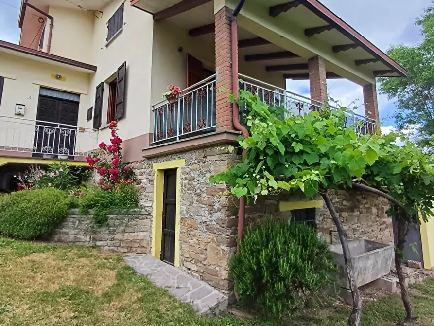 Immagine 1 di Casa indipendente in vendita  a Valmozzola