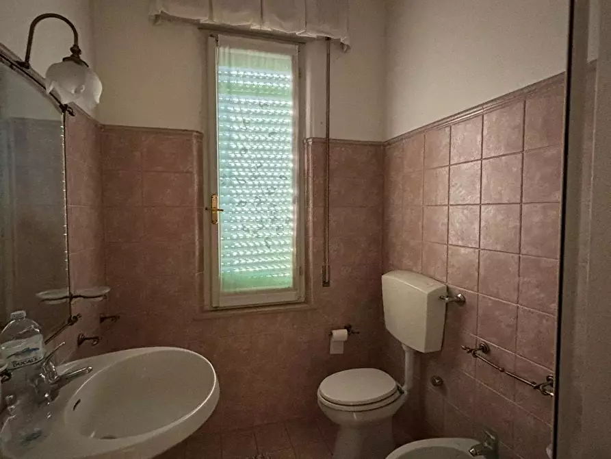 Immagine 39 di Casa trifamiliare in vendita  a Varano De' Melegari