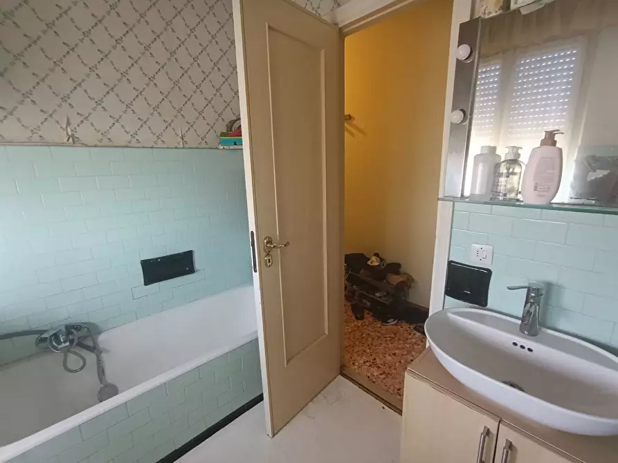 Immagine 10 di Trilocale in vendita  a Fornovo Di Taro