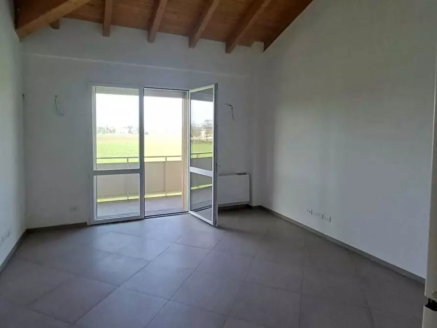 Immagine 31 di Bilocale in vendita  a Montechiarugolo