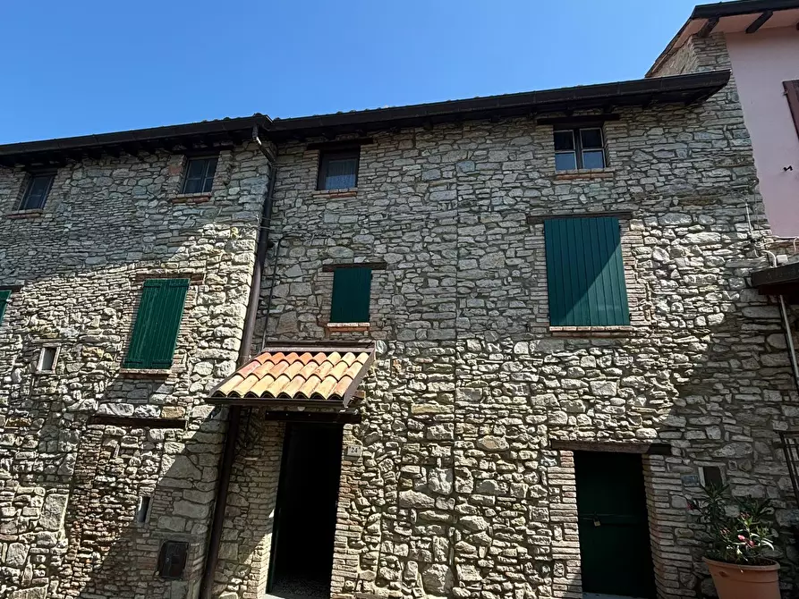 Immagine 1 di Porzione di casa in vendita  a Terenzo