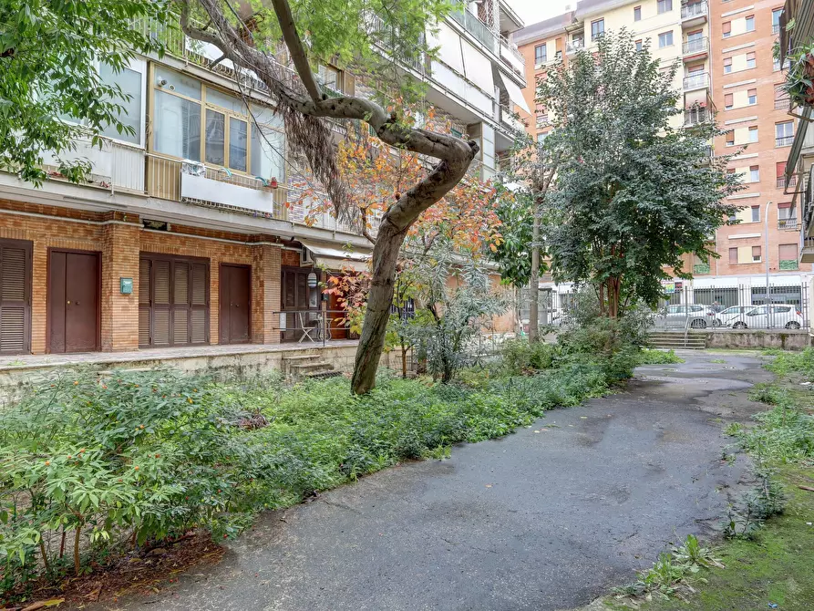 Immagine 19 di Bilocale in vendita  in VIA TUSCOLANA 1000 a Roma