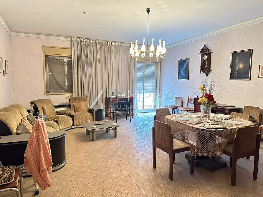 Immagine 10 di Appartamento in vendita  a Adrano