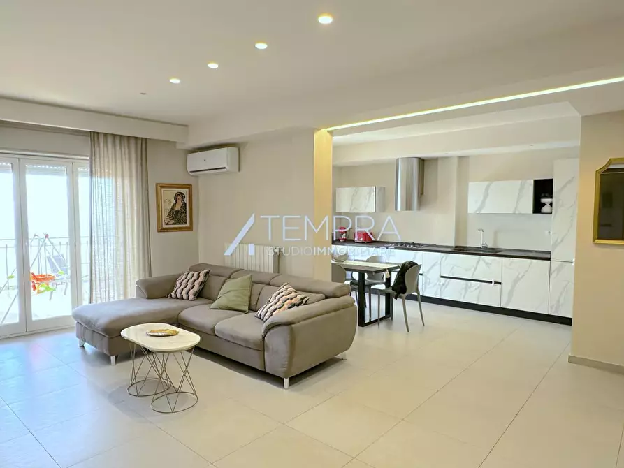 Immagine 3 di Appartamento in vendita  in VIA PASCAL a Adrano