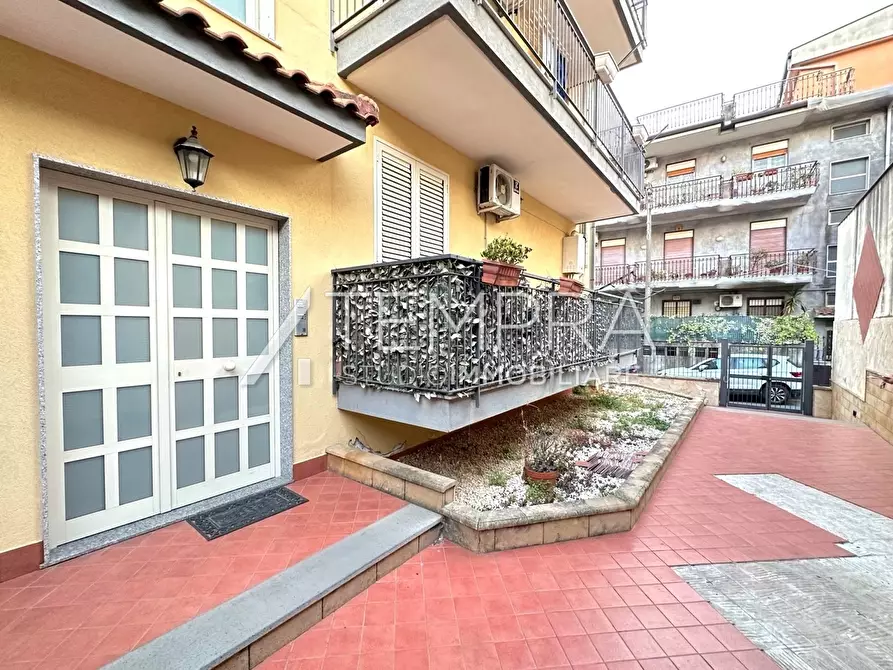 Immagine 1 di Appartamento in vendita  a Aci Castello