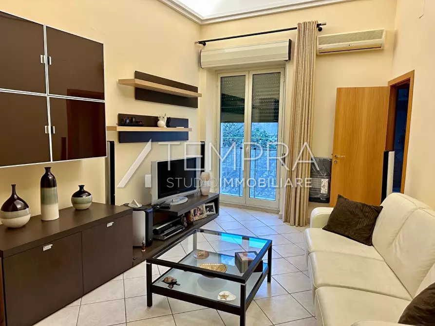 Immagine 1 di Casa indipendente in vendita  a Adrano