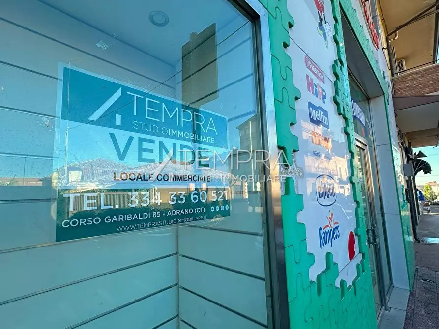 Immagine 20 di Locale commerciale in vendita  a Adrano