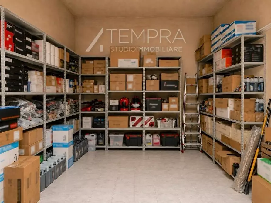 Immagine 25 di Appartamento in vendita  in Via Ninfa Talia a Adrano
