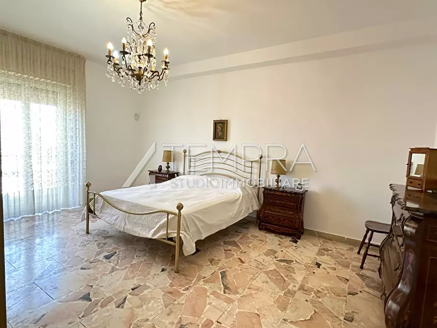 Immagine 23 di Appartamento in vendita  in Via Catanzaro a Adrano