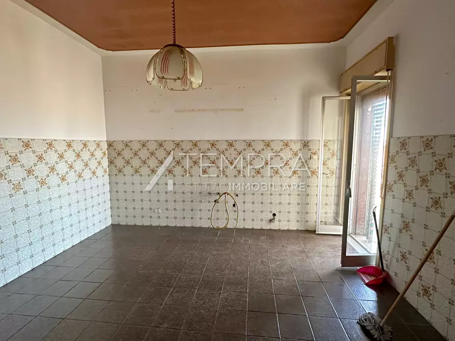 Immagine 15 di Appartamento in vendita  a Adrano