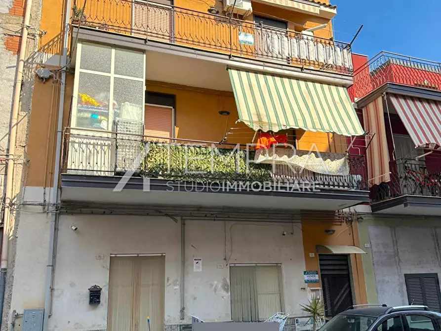 Immagine 18 di Appartamento in vendita  a Adrano