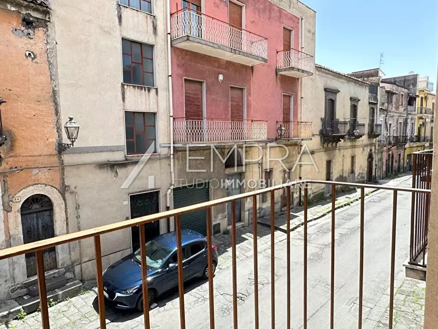 Immagine 9 di Casa indipendente in vendita  a Adrano