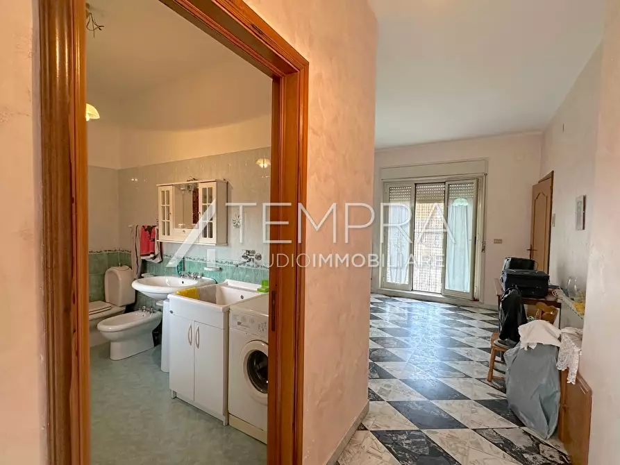 Immagine 6 di Appartamento in vendita  a Adrano