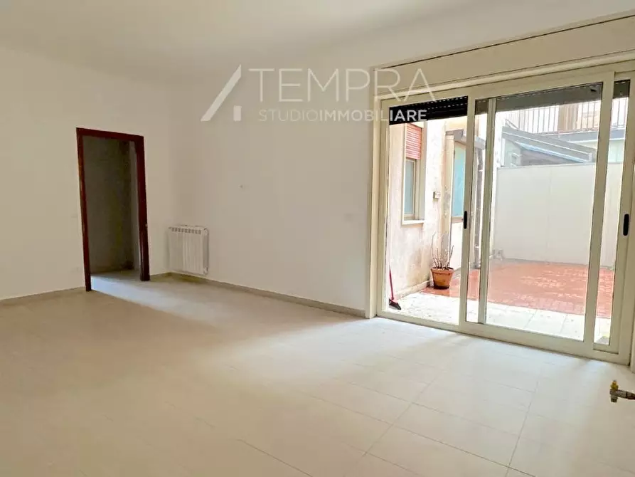 Immagine 4 di Appartamento in vendita  in Via Ninfa Talia a Adrano