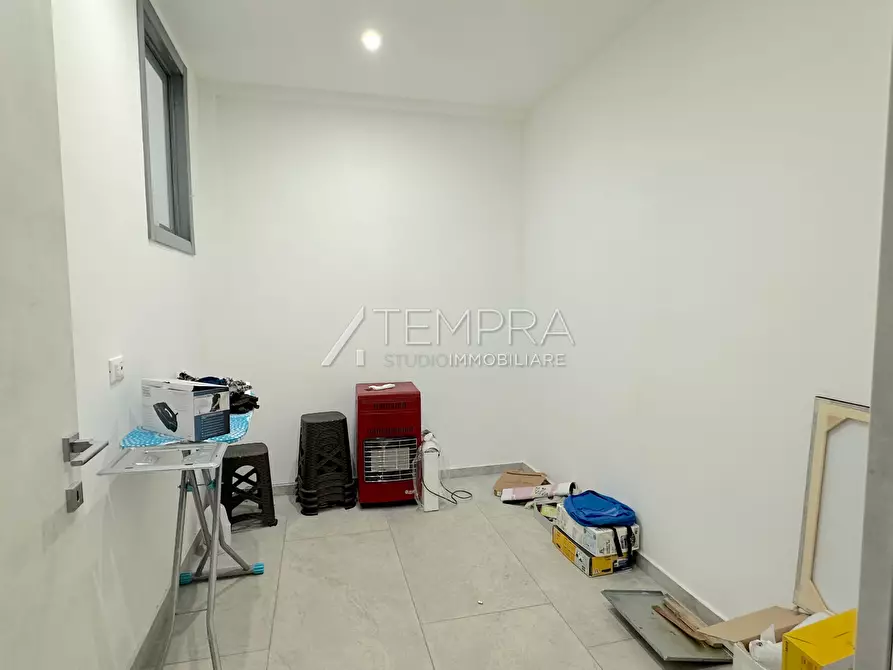 Immagine 14 di Casa indipendente in vendita  a Adrano