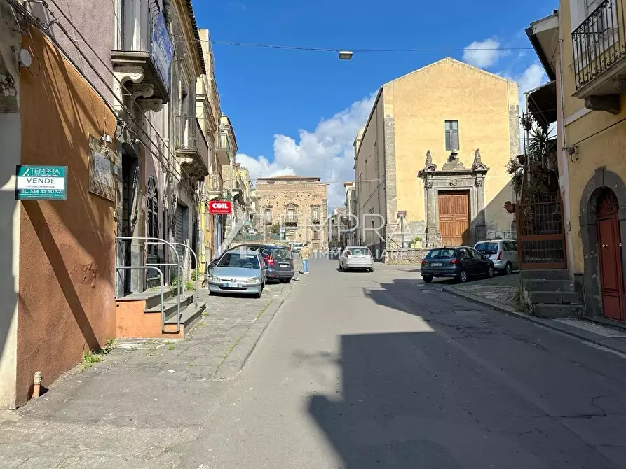 Immagine 18 di Locale commerciale in vendita  a Adrano