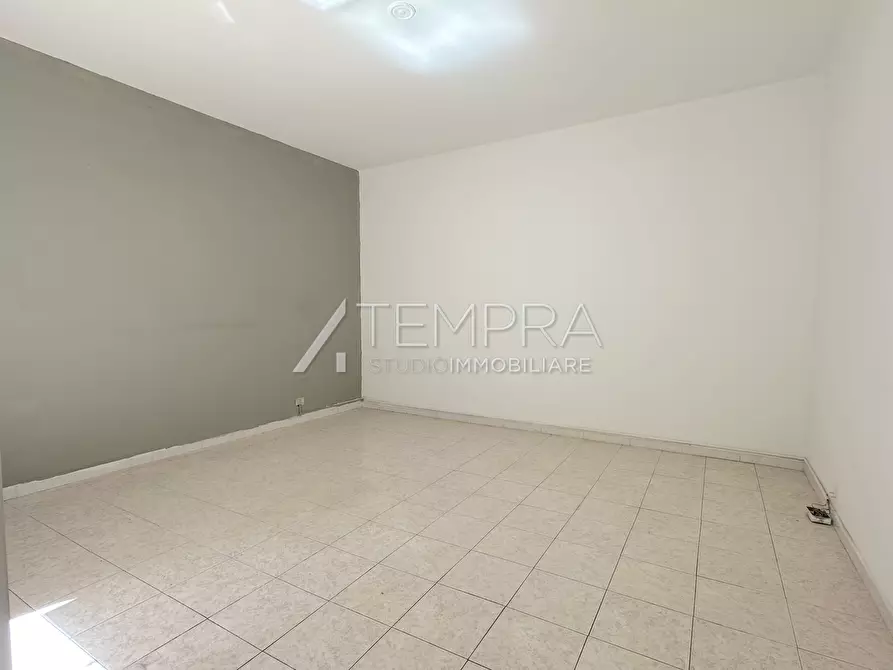 Immagine 11 di Appartamento in vendita  a Adrano