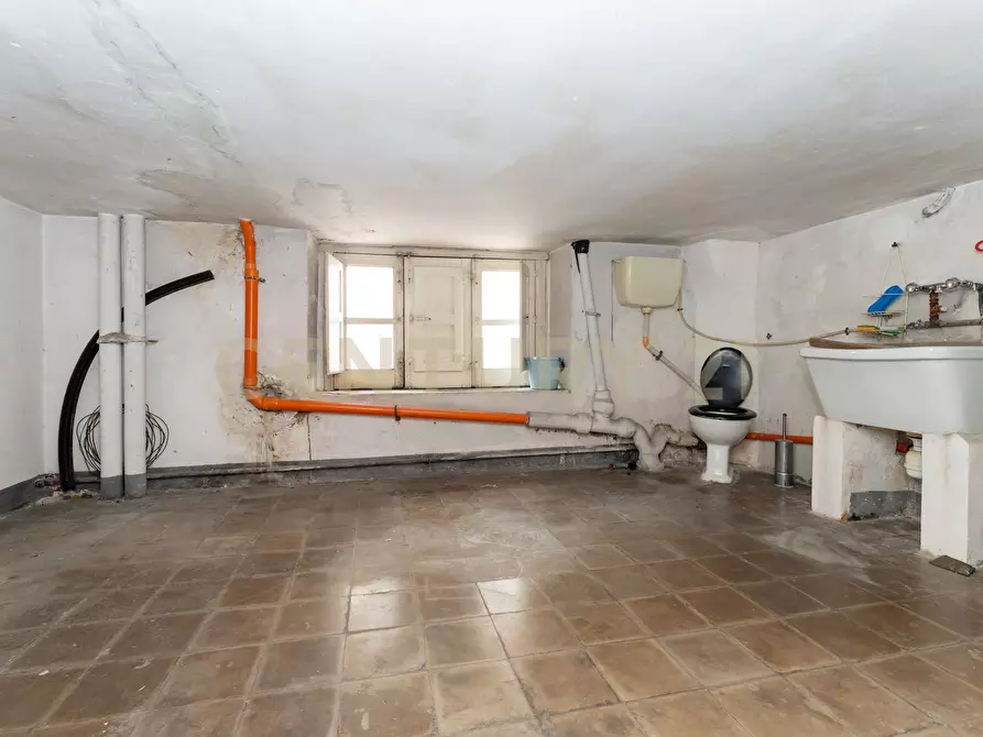 Immagine 35 di Pentalocale in vendita  in Via Milano 60 a Catania