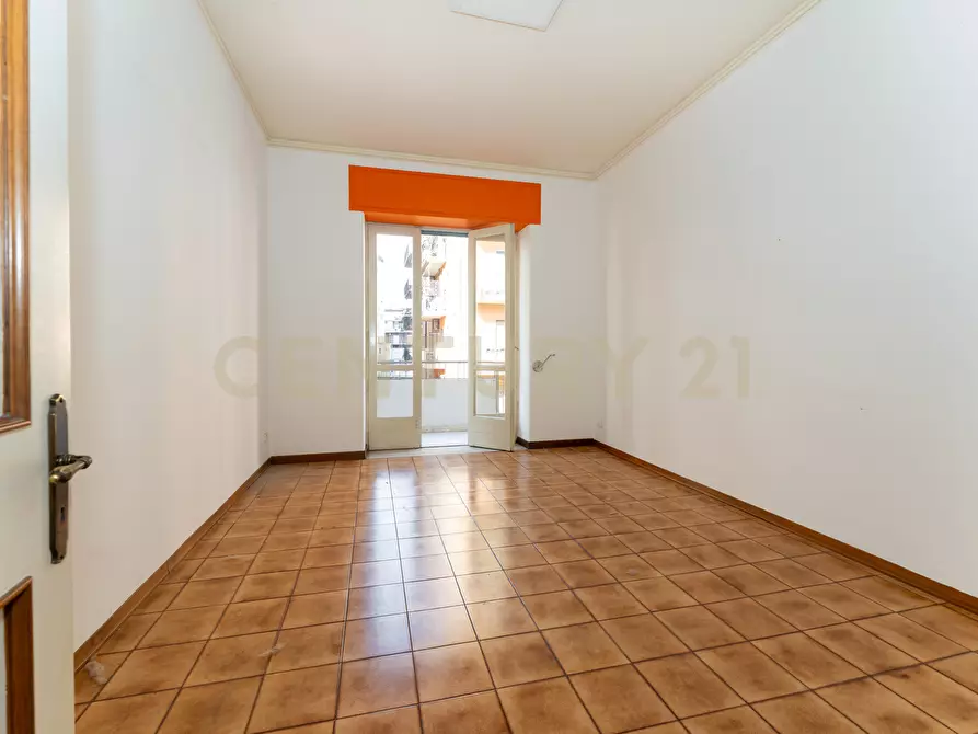 Immagine 9 di Pentalocale in vendita  in Via Enna 15 a Catania