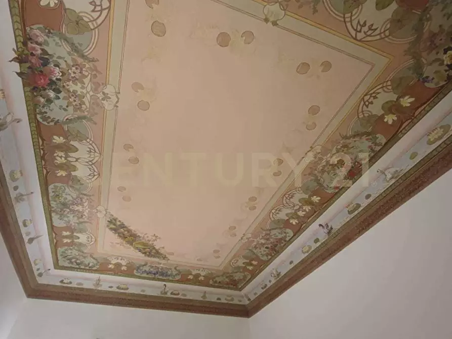 Immagine 18 di Palazzo in vendita  a Messina