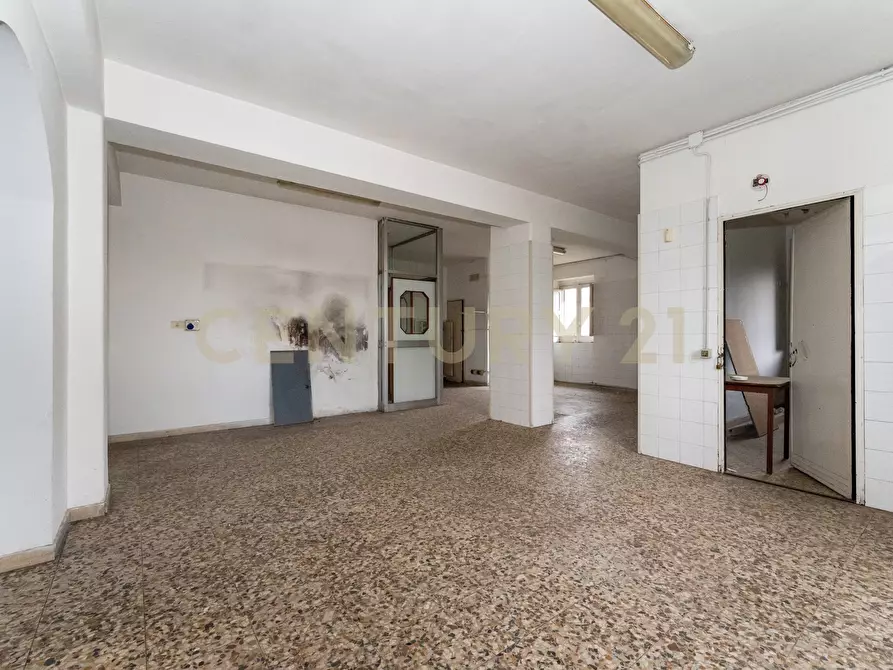 Immagine 12 di Locale commerciale in affitto  in Via Catira 2 a San Gregorio Di Catania