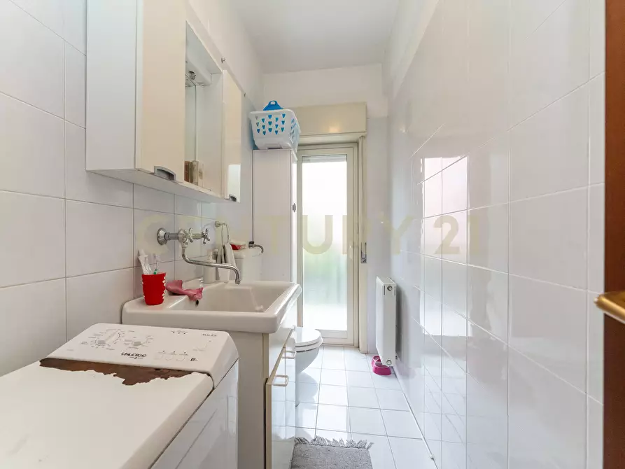 Immagine 33 di Quadrilocale in vendita  in Via Giolitti Giovanni SNC a Gravina Di Catania