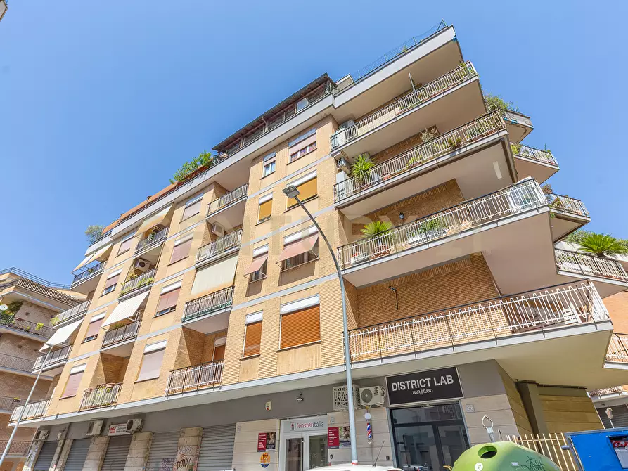 Immagine 103 di Trilocale in vendita  in Via Carlo Dossi 80 a Roma