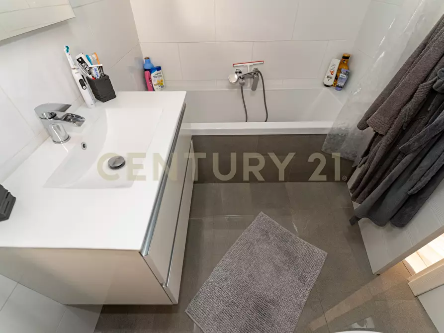 Immagine 26 di Porzione di casa in vendita  in Via XXXI Maggio 34 a Catania