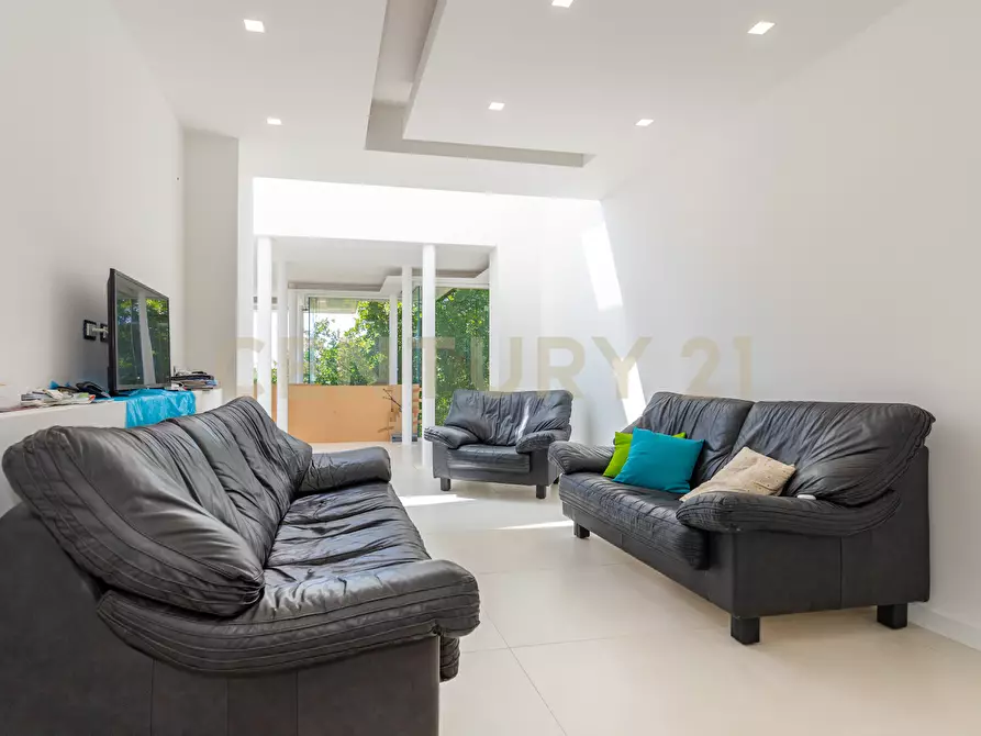 Immagine 37 di Villa in vendita  in SS284 a Adrano