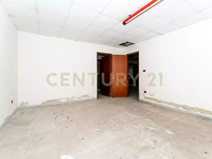 Immagine 13 di Magazzino in vendita  in Via del Bosco 407 a Catania