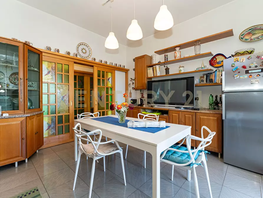 Immagine 10 di Pentalocale in vendita  in Via Salvatore Vigo 106 a Acireale