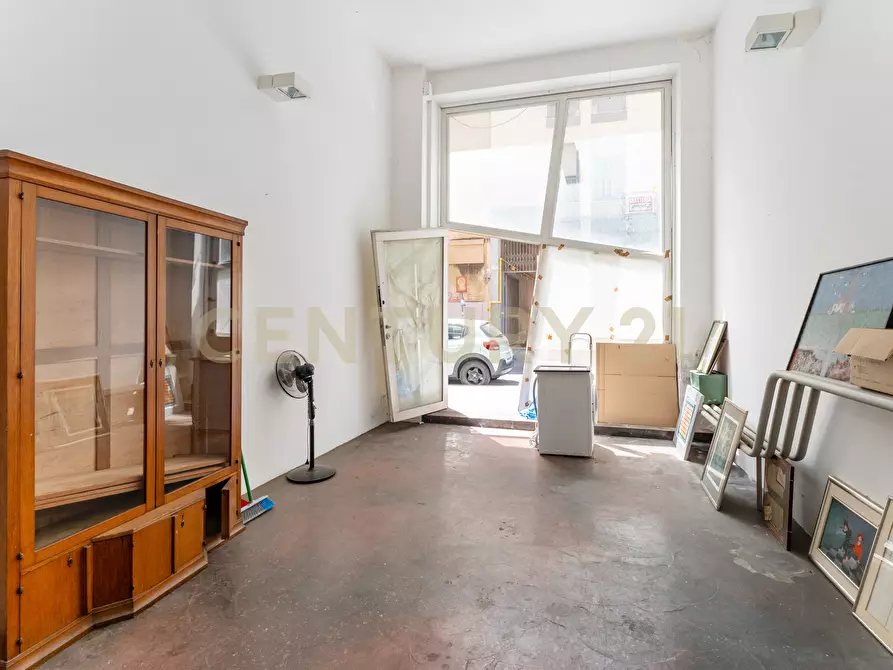 Immagine 23 di Locale commerciale in vendita  in Via Francesco Riso 72/C a Catania