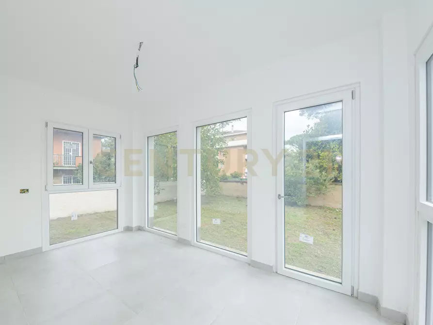 Immagine 23 di Villa in vendita  in Via della Marranella di Marino 94 a Roma