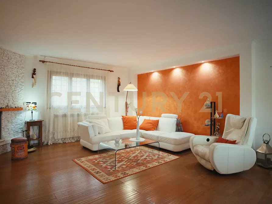 Immagine 1 di Villa in vendita  in Via delle Ginestre 13 a Sacrofano