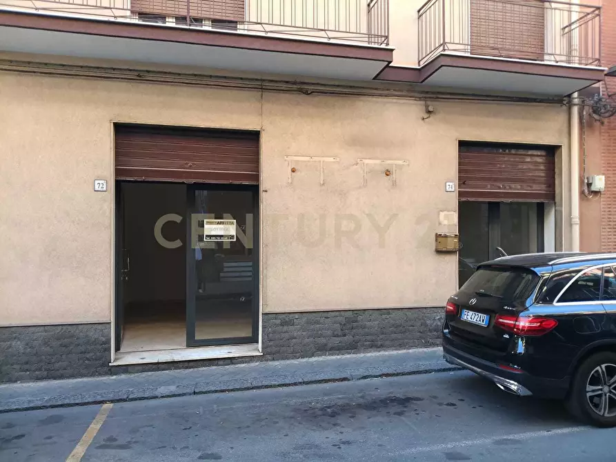 Immagine 1 di Locale commerciale in affitto  in Via Vittorio Emanuele 72 a Aci Catena