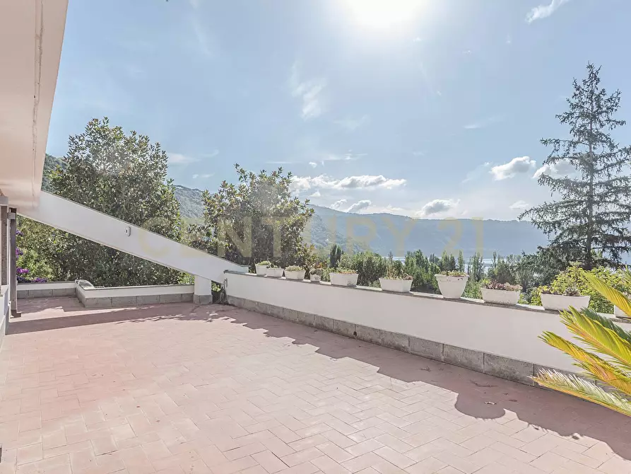 Immagine 33 di Villa in vendita  in Via Spiaggia del Lago 17b a Castel Gandolfo