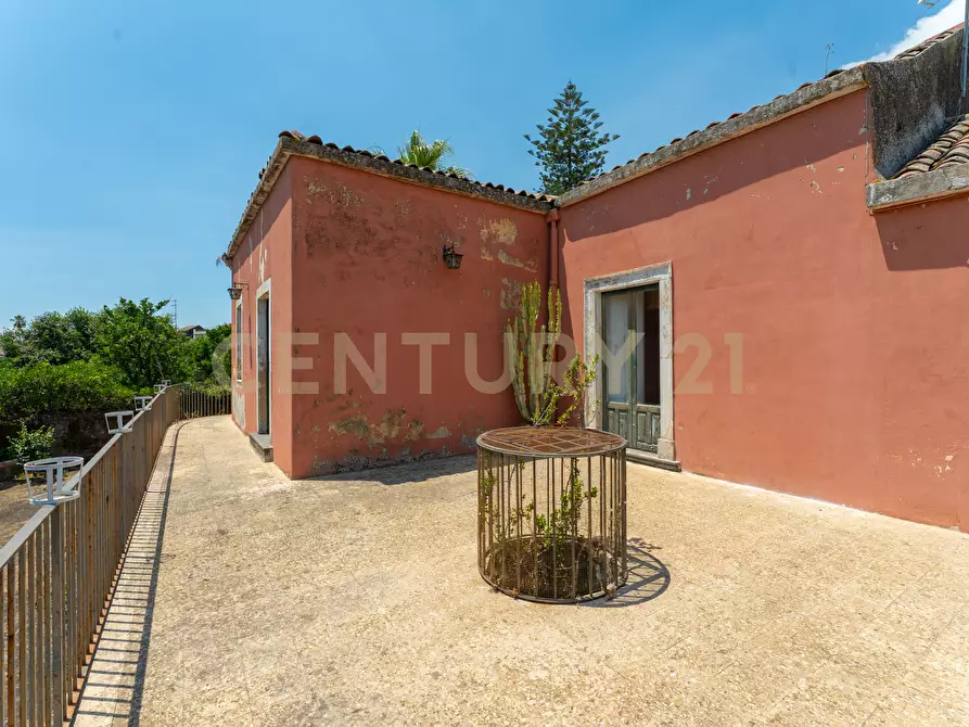 Immagine 8 di Villa in vendita  in Piazza F. M. Scuderi 7 a Viagrande