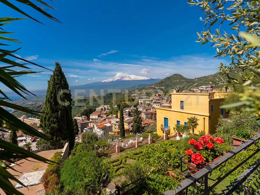 Immagine 20 di Villa in vendita  in Via Leonardo Da Vinci 5 a Taormina
