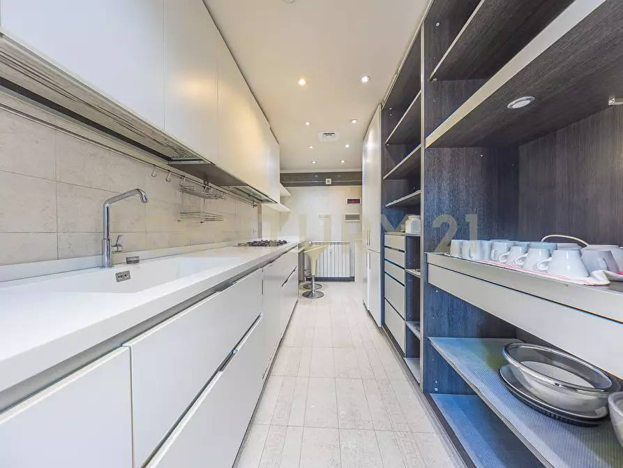 Immagine 40 di Appartamento in vendita  in Via Bevagna 68 a Roma