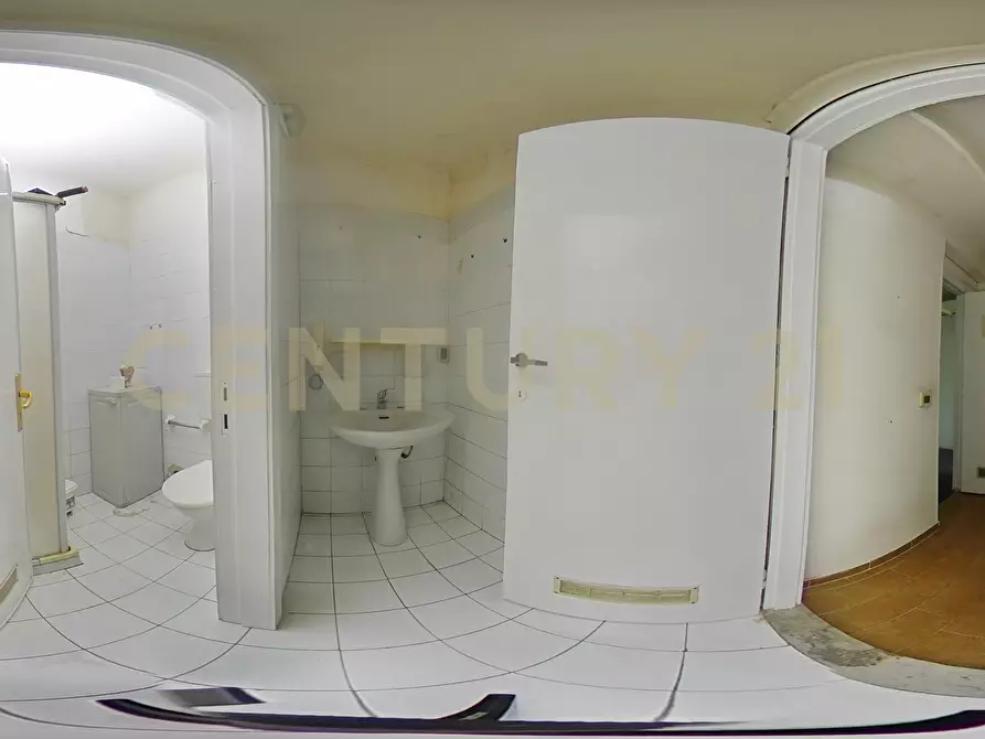 Immagine 49 di Magazzino in vendita  in Via Convento del Carmine 6 a Tremestieri Etneo